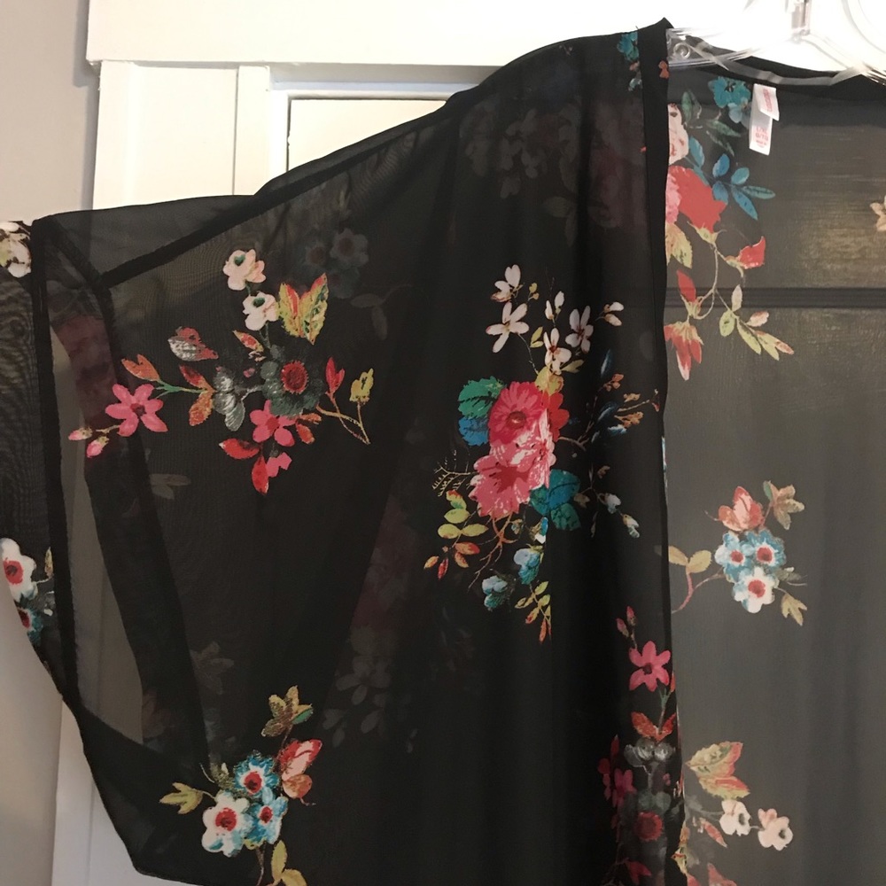 NWT Fun Floral Ruana Wrap - Picture 7 of 8